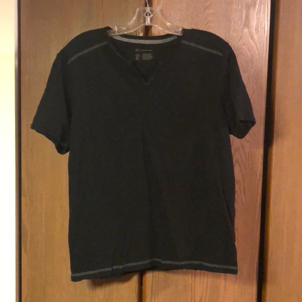 Slight V-neck tee shirt